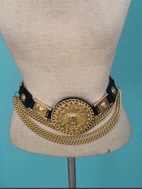 Gold Medallion Chain Waist Belt - Designer-Inspired 80s Vintage